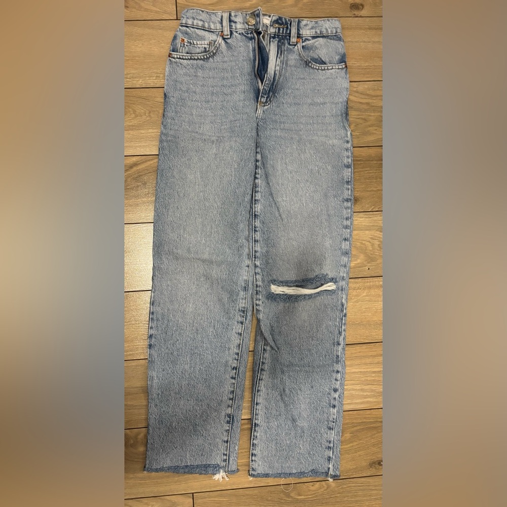 STRAIGHT LEG JEANS
